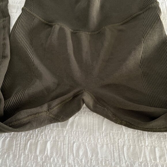 Lululemon Thermal Tight 28" Dark Olive Wool-Blend Seamless Knit Leggings 2 - Picture 4 of 10